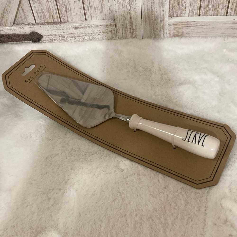 Rae Dunn Serve Cake Server